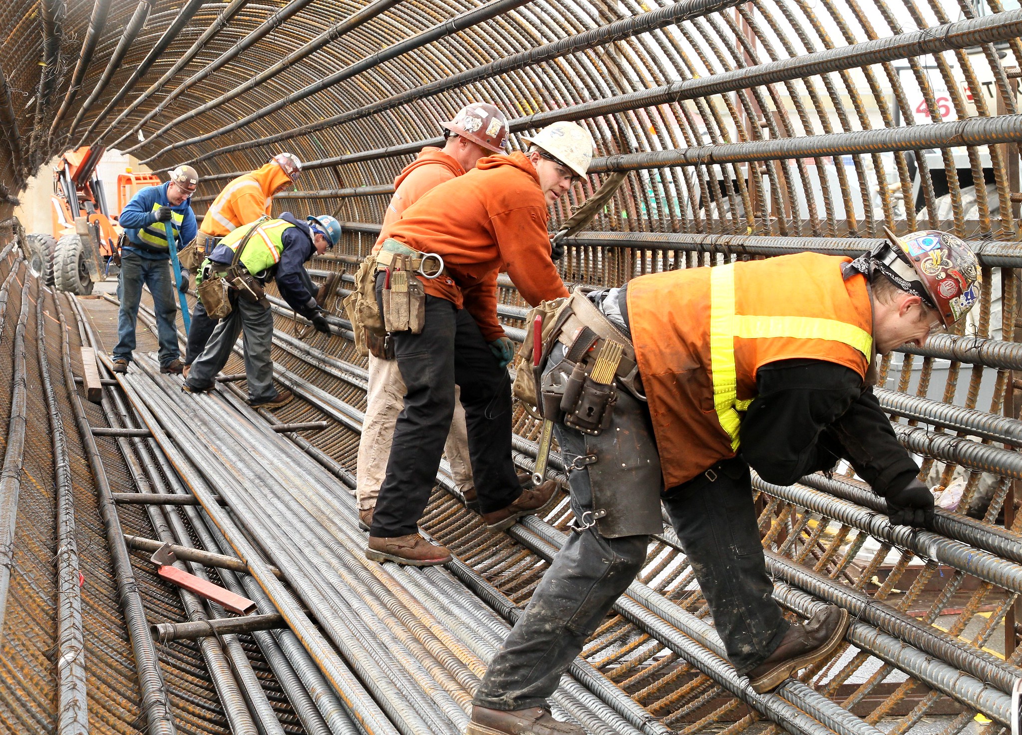 Разнорабочий метро. Условия труда в Германии. Разнорабочий в Европе. Rebar workers. Construction Labor.